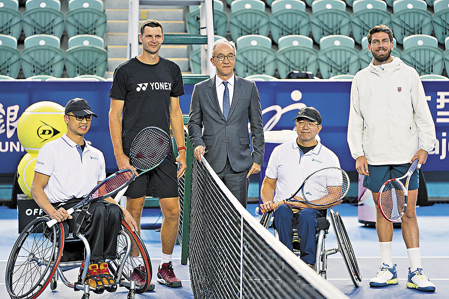 ◆ 輪椅網球表演賽首次在港舉行，獲得觀眾好評。