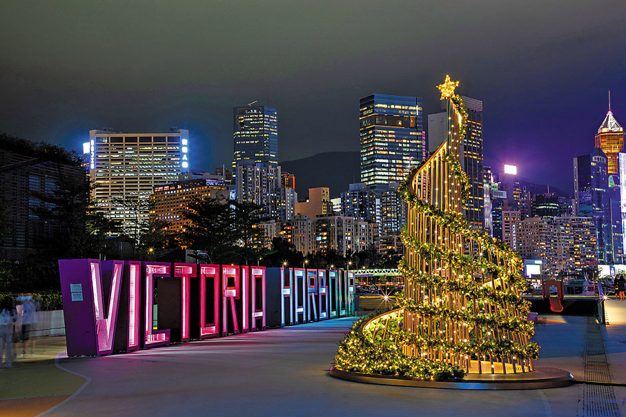 ◆金屬管排成的聖誕樹