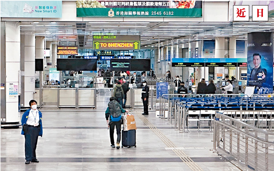 ◆2022年12月15日，香港市民在深圳灣口岸出入境，口岸運行秩序井然。 資料圖片