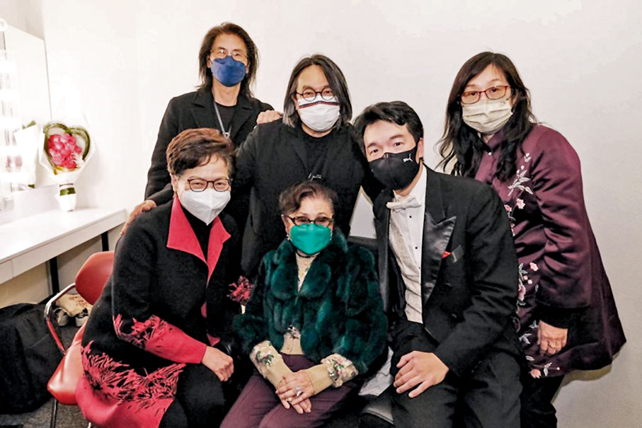 ◆ 仙姐入後台探班，製作團隊爭取合照留念！