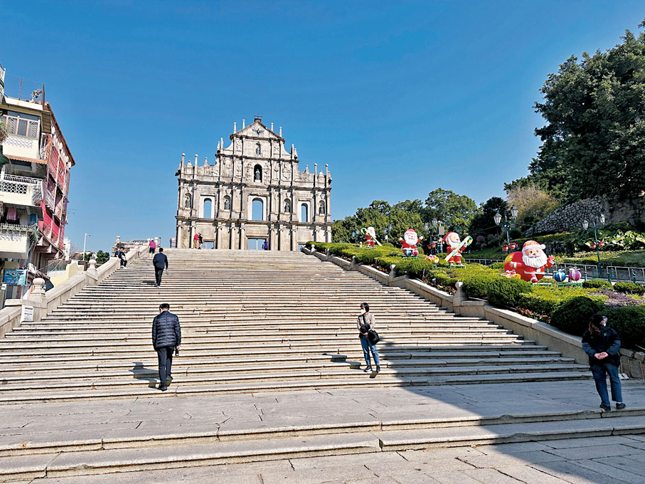 ◆由於近期內地疫情反彈，前往澳門旅遊的遊客少了很多，主要景點十分冷清。香港文匯報記者盛大林  攝