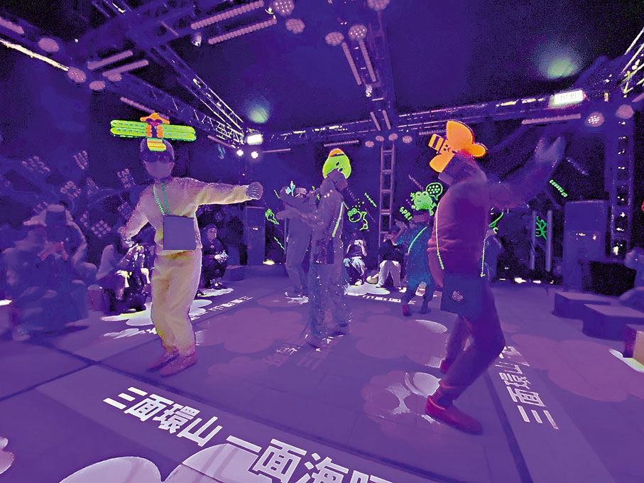 ◆兒童劇場帶領小孩唱遊荔枝窩。