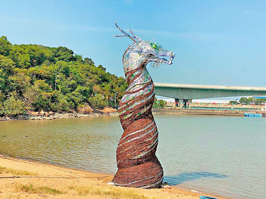 ◆2019年的活動中展出Sue & Pete Hill的作品《龍王》。