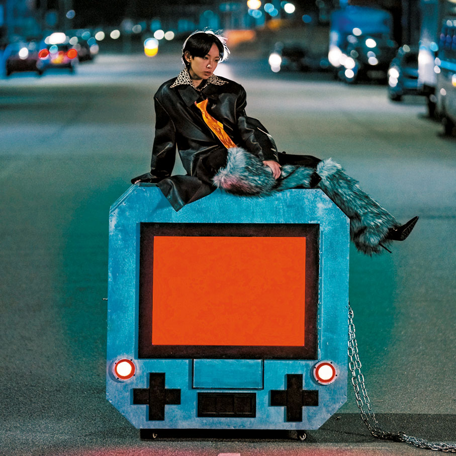 ◆ 李靖筠透露其實個鐵箱好重。