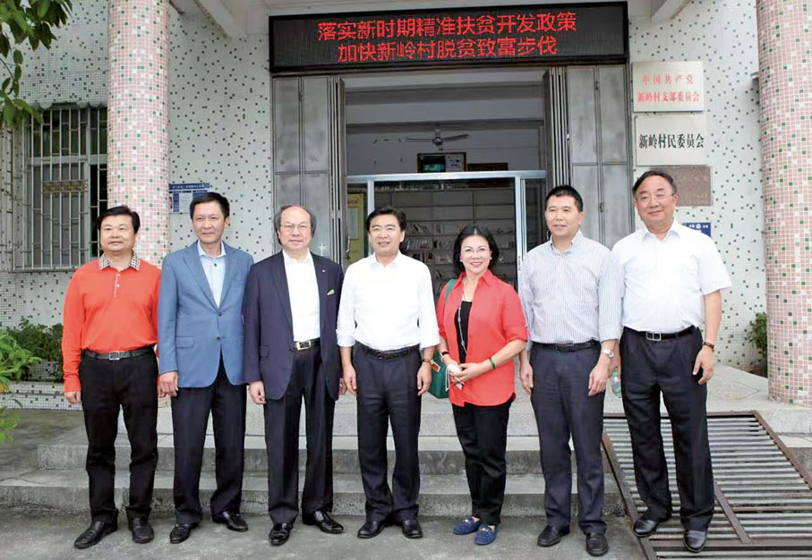 ◆ 古爾夫創會會長陪同廣東省政協主席王榮、香港廣東各級政協委員聯誼會首席會長戴德豐等一行前往梅州豐順縣進行扶貧考察活動。