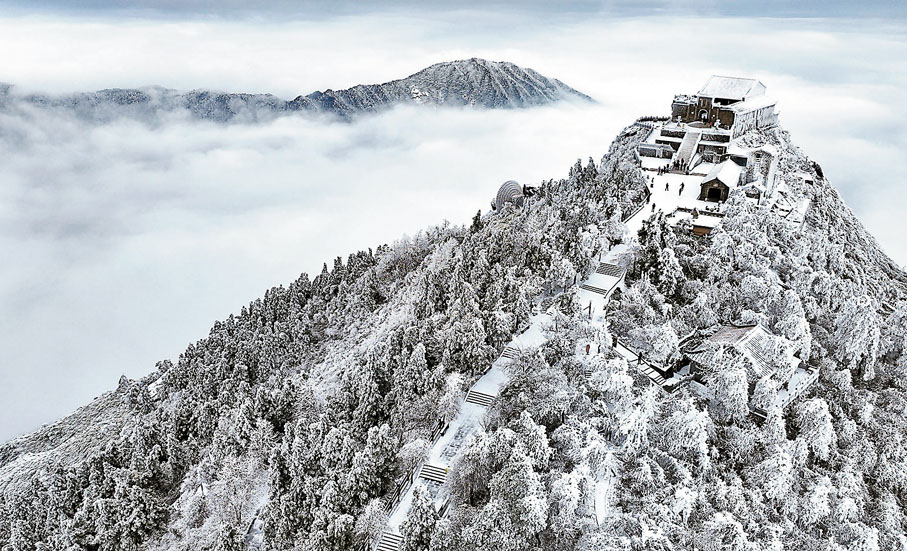 ◆在湖南省衡陽市拍攝的南嶽衡山雪景。