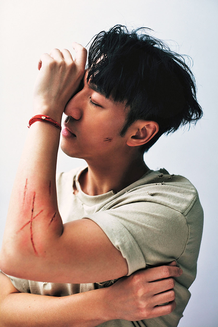 ◆馮允謙表示拍攝期間還眼紅紅。