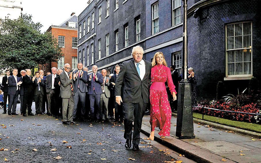 約翰遜特拉斯英揆鬧劇