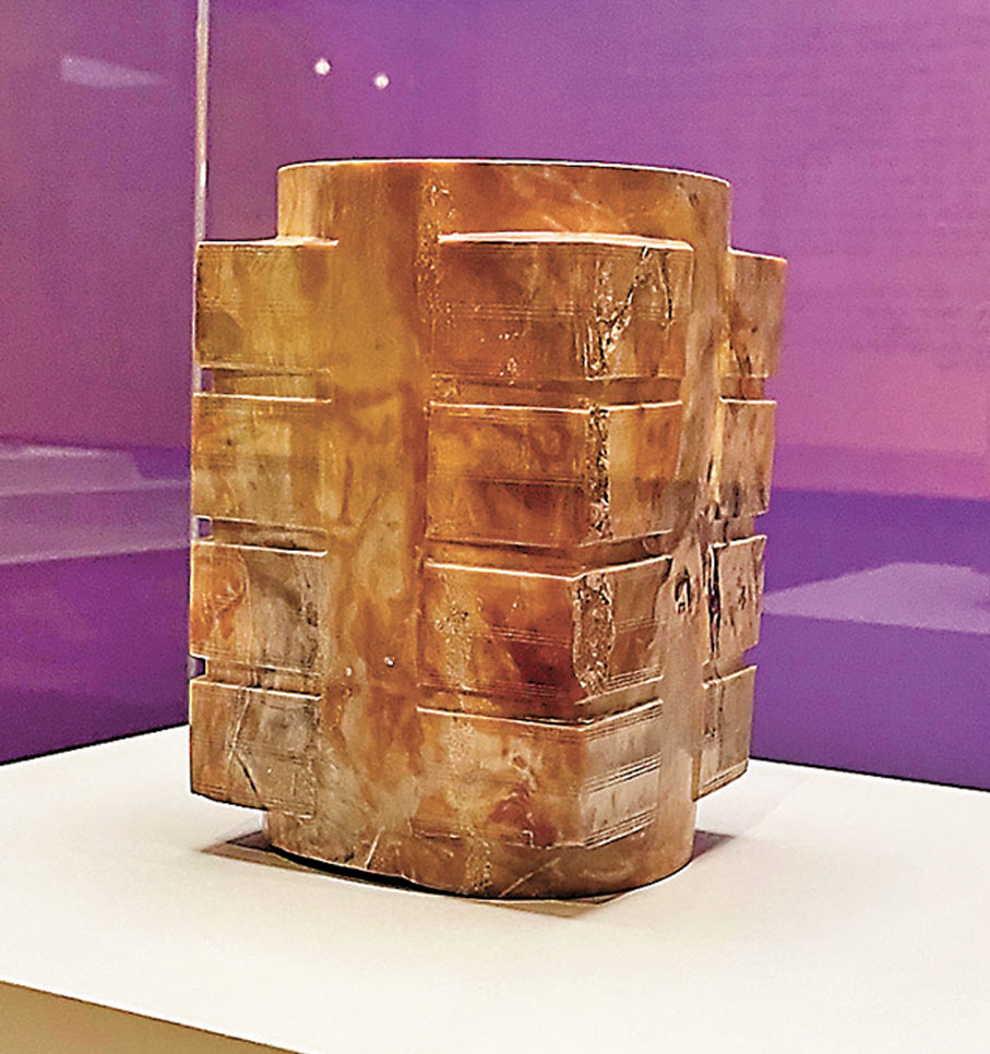 ◆「四節玉琮」。香港文匯報記者吳健怡  攝