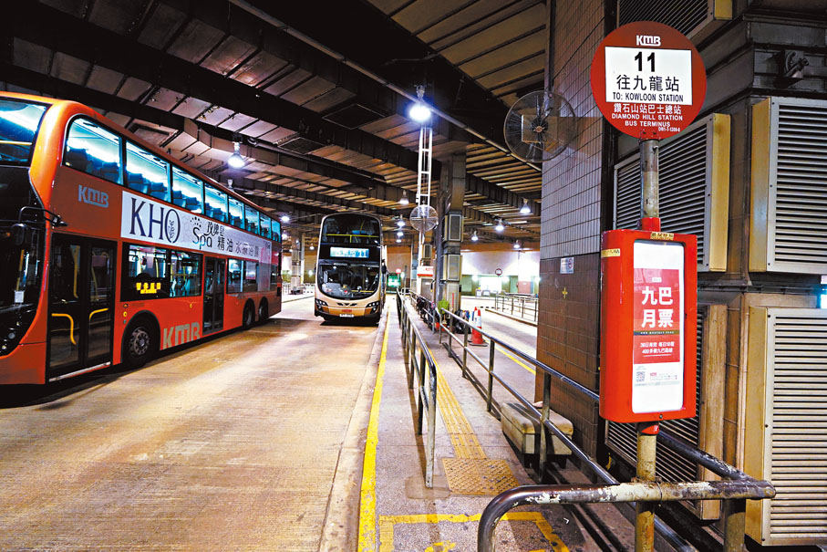 ◆ 記者實測11號線鑽石山巴士總站，上午11時半站頭連1位候車乘客也沒有。香港文匯報記者文禮願 攝