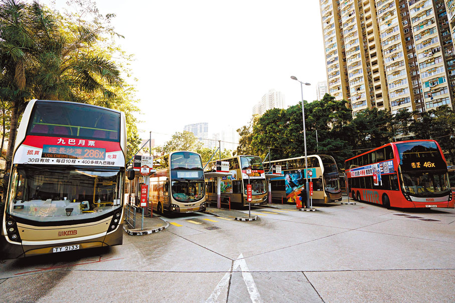 ◆ 運輸及物流局發言人表示，在處理專營巴士公司申請加價時，須考慮一籃子因素。 香港文匯報記者文禮願  攝