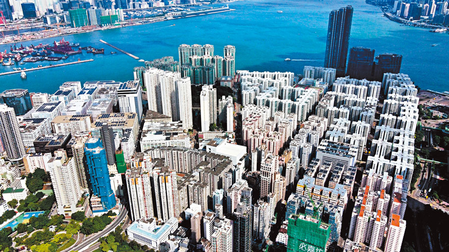 ◆憧憬香港與內地復常通關在即，本港經濟重回正軌，不少準買家加快入市步伐，趕在復常通關前買樓。 資料圖片