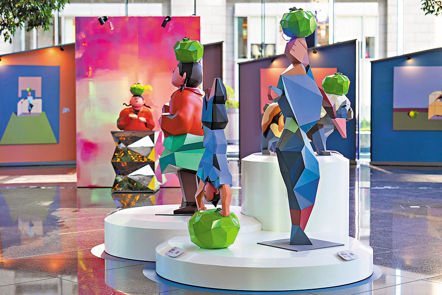 ◆除了畫作，現場也展出多件雕塑作品。 受訪者供圖