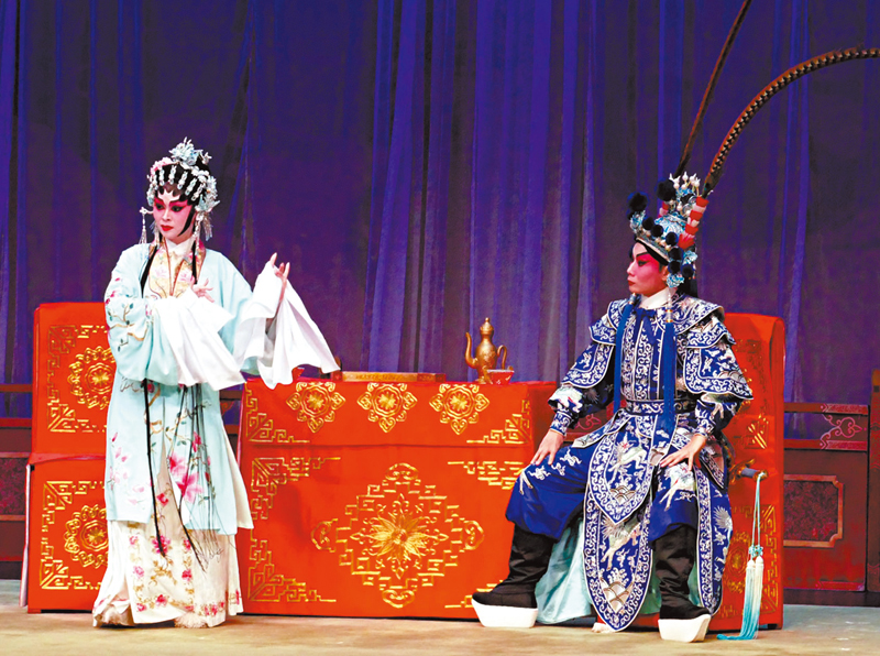 ◆關凱珊和王潔清演古老排場《試忠妻》。