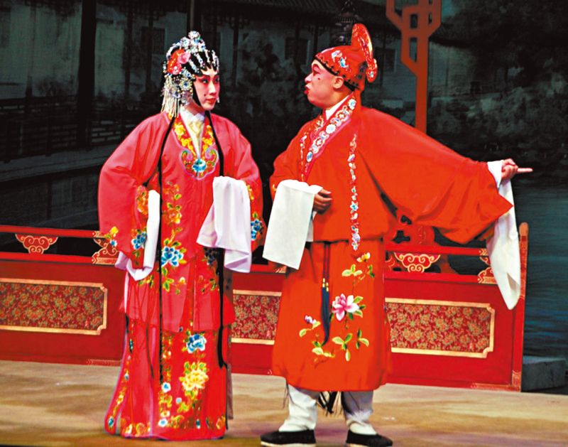 ◆劍麟和瓊花女演出《白兔會》。