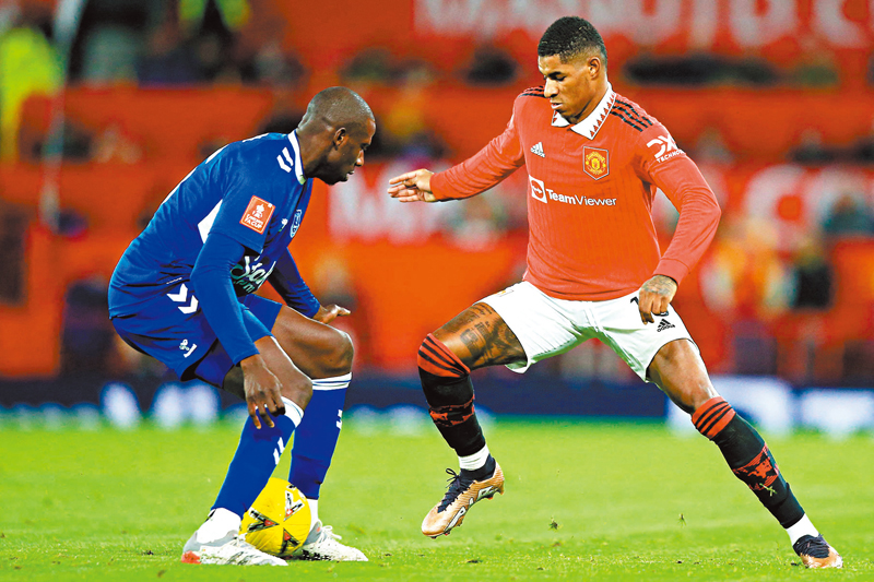 ◆拉舒福特（右）連續7場主場都有入球。 法新社