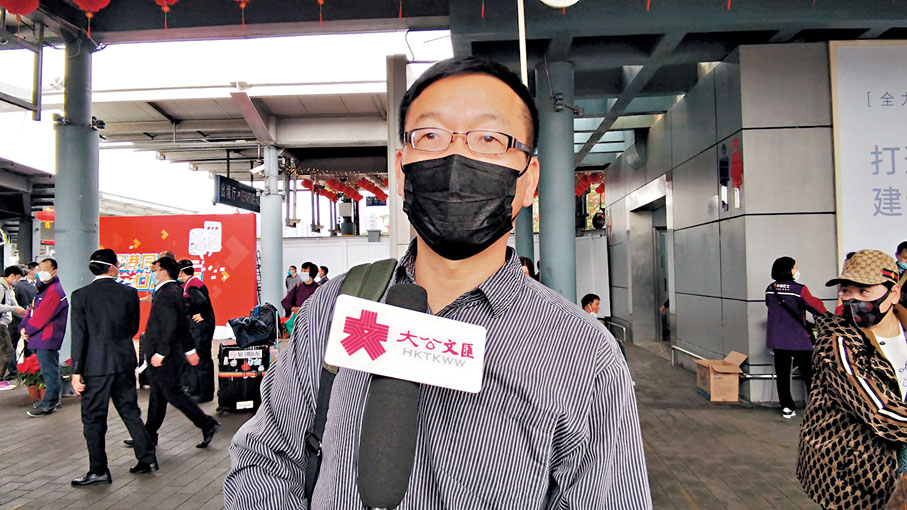 ◆ 美籍華人楊先生感謝中國政府讓他入境。 香港文匯報記者郭若溪  攝