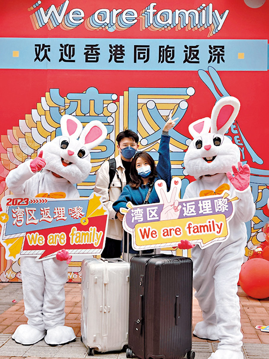 ◆ Ranie和丈夫劉先生通關後合影留念。 受訪者供圖