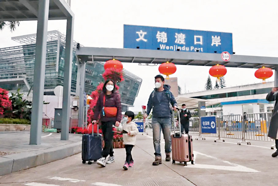 ◆ 鄭先生一家三口。網上圖片