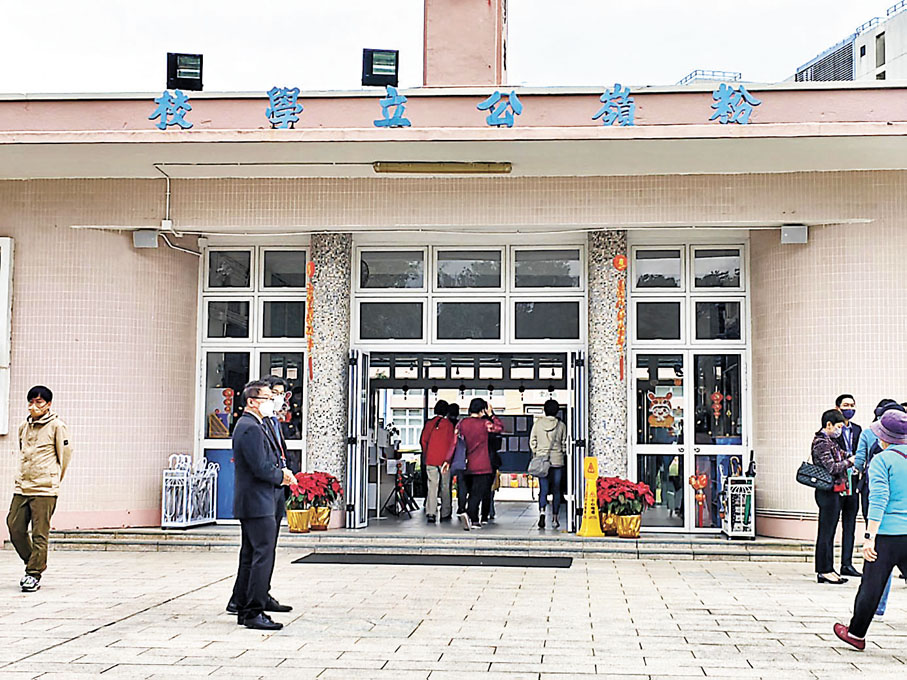 ◆2023年鄉郊村代表選舉於昨日舉行，圖為設於北區粉嶺公立學校的一個投票站。 香港文匯報記者林熹  攝