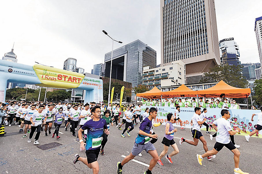 ◆多位嘉賓主持起跑禮，為東華三院「奔向共融」—香港賽馬會特殊馬拉松2023揭開序幕。