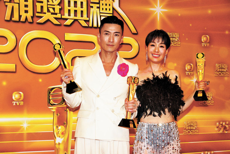 ◆ 陳山聰憑《金宵大廈2》和江美儀憑《下流上車族》稱帝封后。