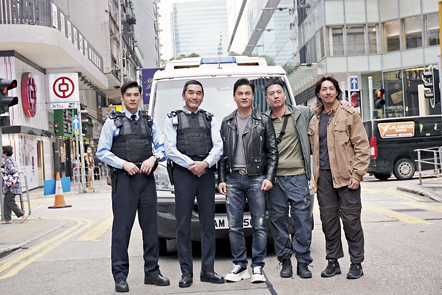 ◆左起：陳家樂、方中信、呂良偉、安志杰和張繼聰主演電影《衝鋒》。