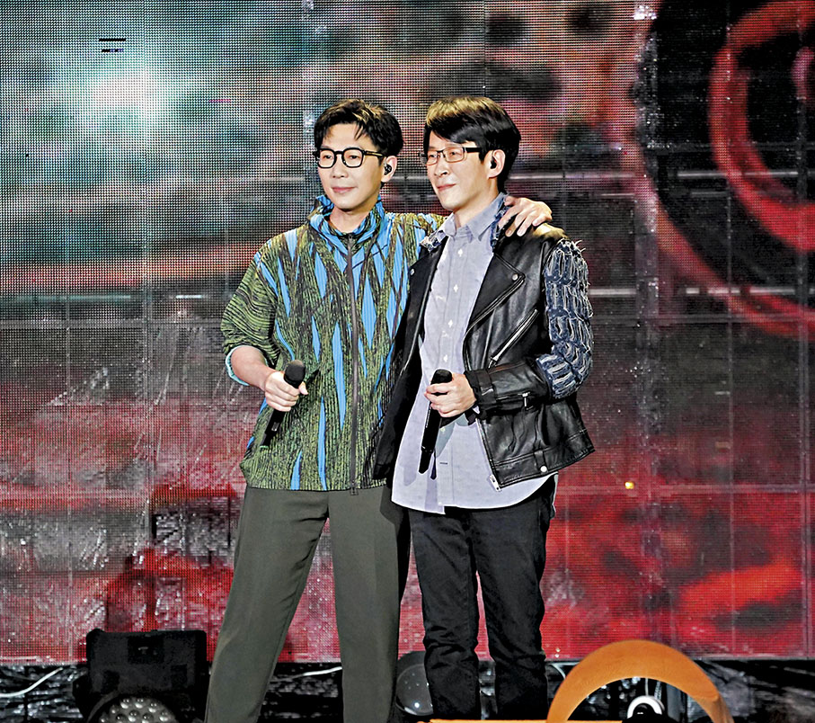 ◆冠佑(右)與品冠的長相的確神似。