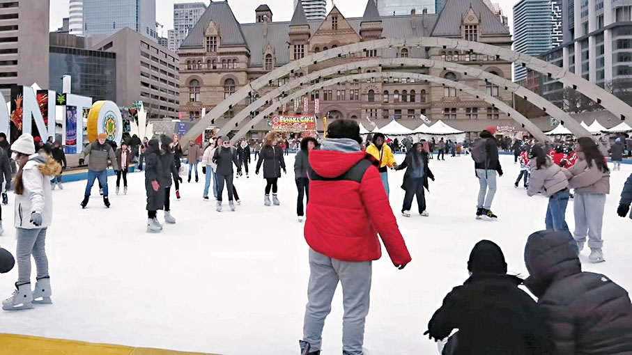 ◆加拿大人的生活復常，但科學家認為開發黏膜疫苗刻不容緩。成小智  攝