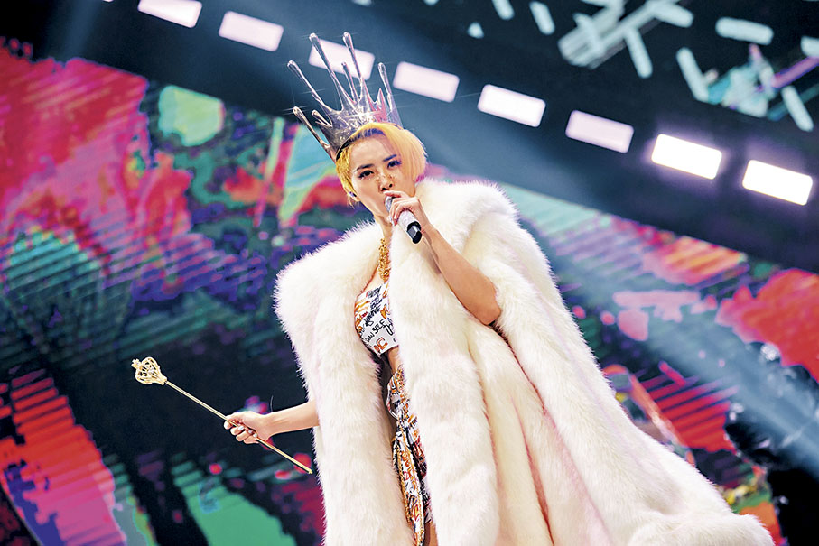 ◆ 蔡依林化身「怪美皇后」，為自己內在英雄「加冕」。