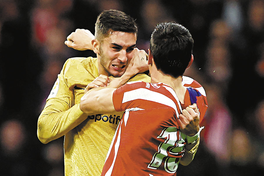 ◆費倫托利斯(左)與史堤芬沙域起衝突。  法新社