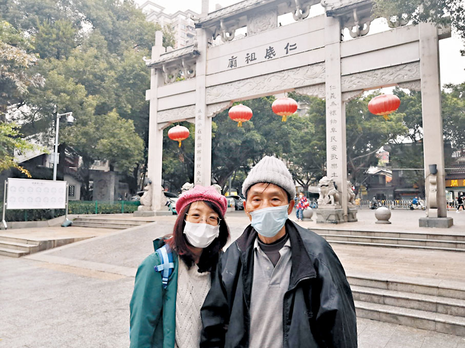 ◆植小姐早前順利抵達廣州，見到久別老父，兩父女滿心歡樂。