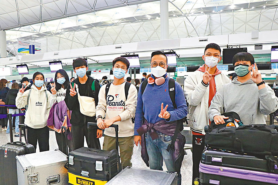 ◆ 中學老師帶學生前往東京參加機器人比賽。 香港文匯報記者廣濟 攝