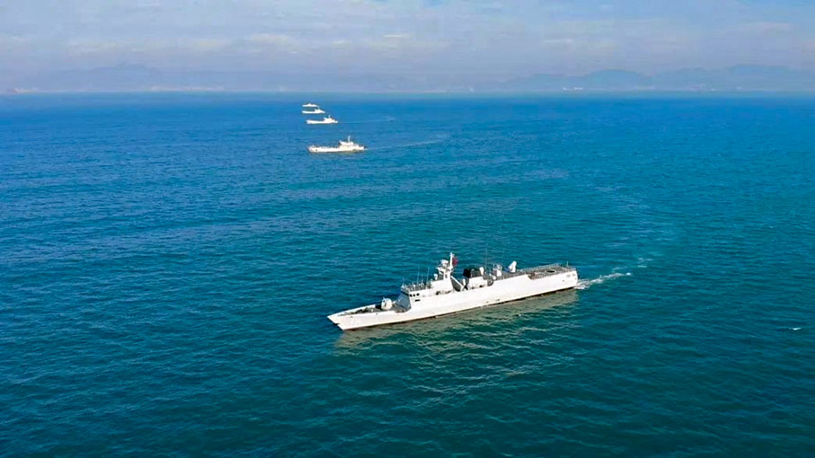 ◆解放軍駐香港部隊近日赴香港某海域開展新年度首次海上實戰化訓練。