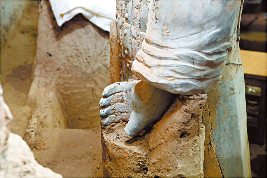 ◆出土手勢怪異陶俑。 香港文匯報陝西傳真