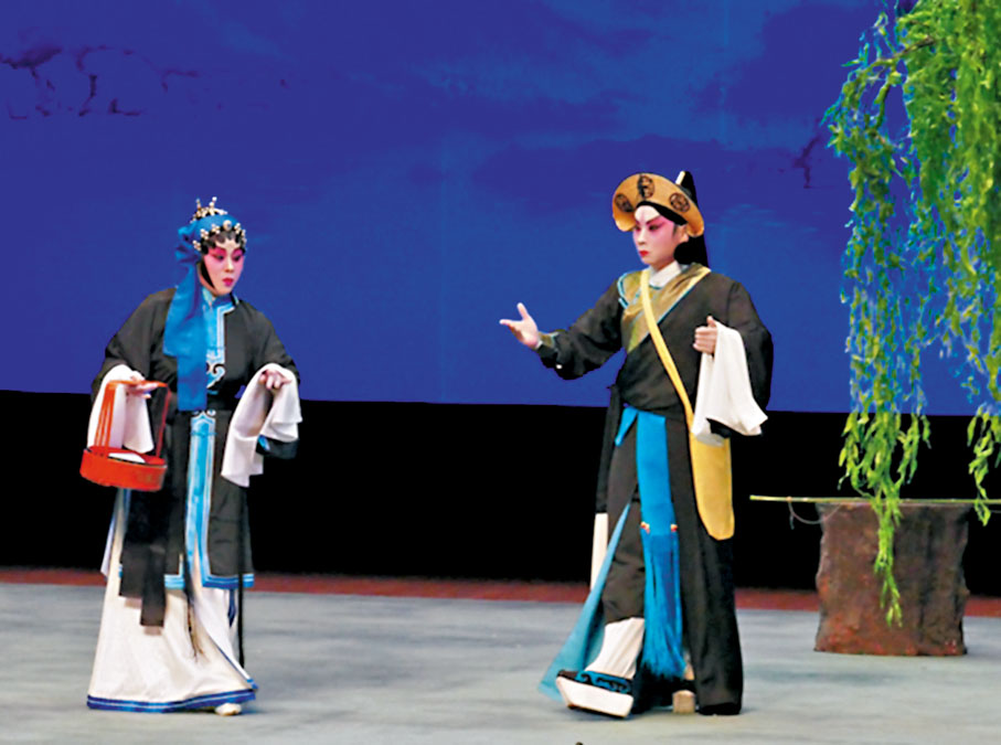 ◆ 韓信年輕時曾餓得半死，獲漂洗衣物的大媽贈送食物。圖為粵劇中的韓信與漂母。資料圖片