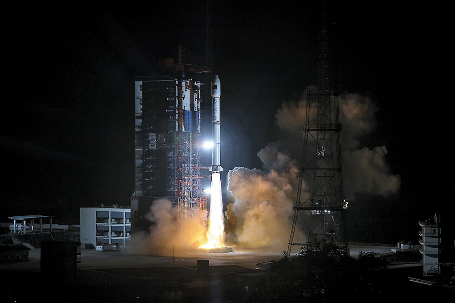 ◆1月13日02時10分，長征二號丙運載火箭在西昌衛星發射中心發射升空，成功將中國首顆全電推通信衛星—亞太6E送入預定軌道。 中通社