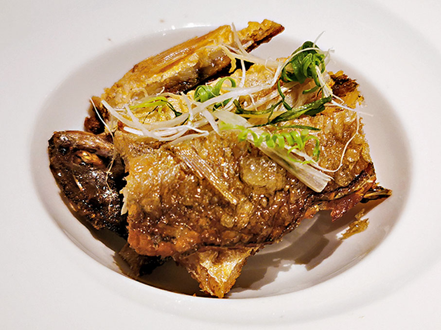 ◆鹹香黃花魚是海港城分店的特色菜。