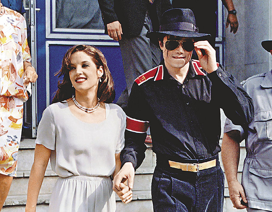 ◆1994年，Lisa與米高積遜結婚。