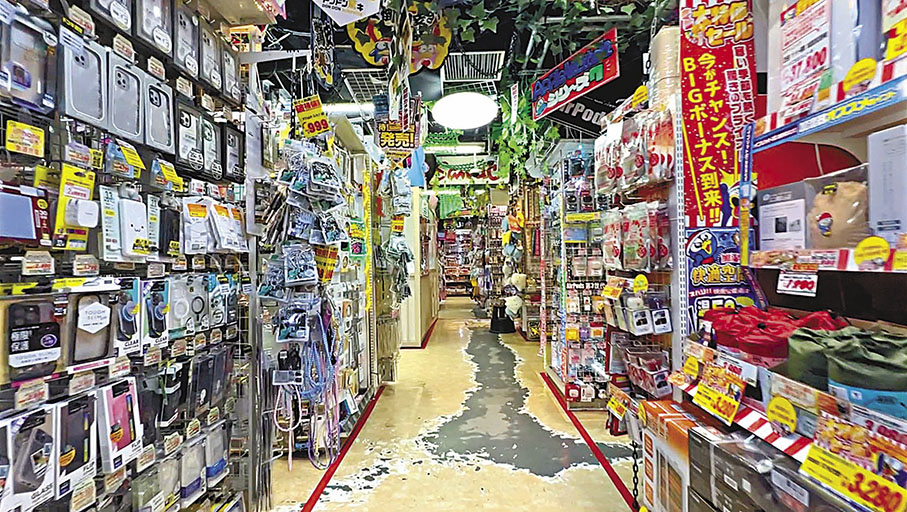 ◆歌舞伎町驚安之殿堂內部略顯殘舊。 香港文匯報 記者廣濟 攝