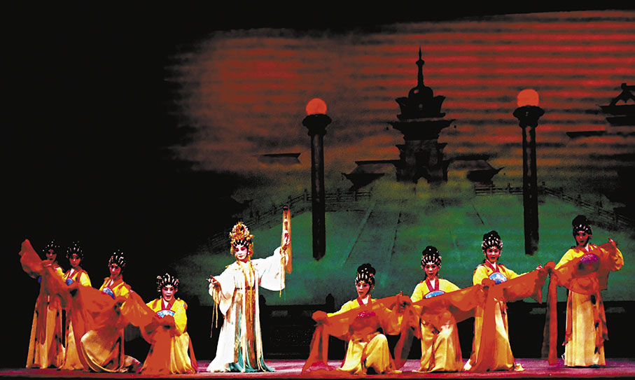 ◆尹飛燕最近演出《紅樓夢》，當然少不了重頭戲《幻覺離恨天》。