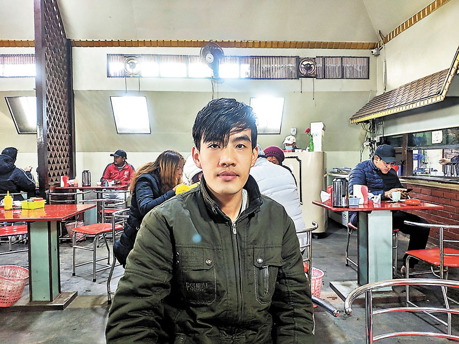 ◆何志方將返回緬甸抹谷家中過年，之後再回雲南瑞麗做翻譯。香港文匯報記者丁樹勇 攝