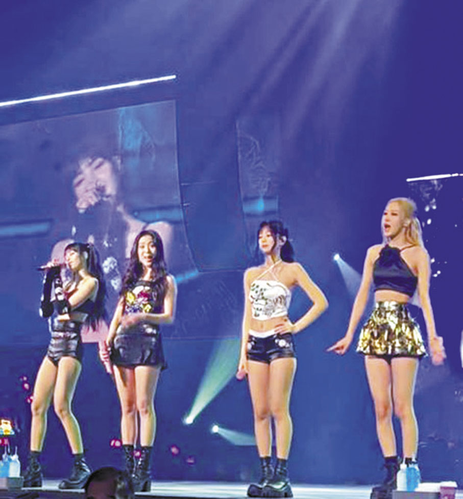 ◆沈月近距離欣賞BLACKPINK演出。