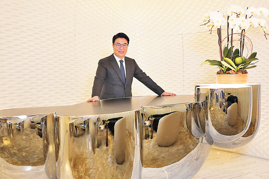 ◆李家誠表示，香港必須培養本地的人才，並希望恒基在這方面可盡其作為香港企業的責任。香港文匯報記者北山彥 攝