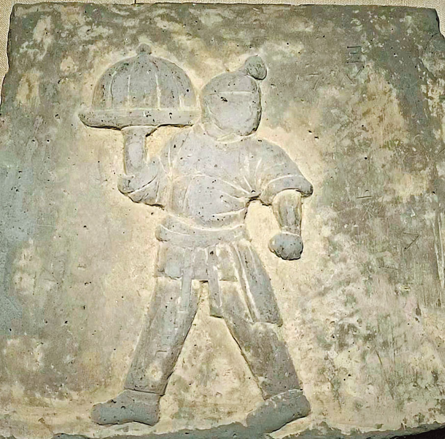 ◆男僕托盤圖磚雕