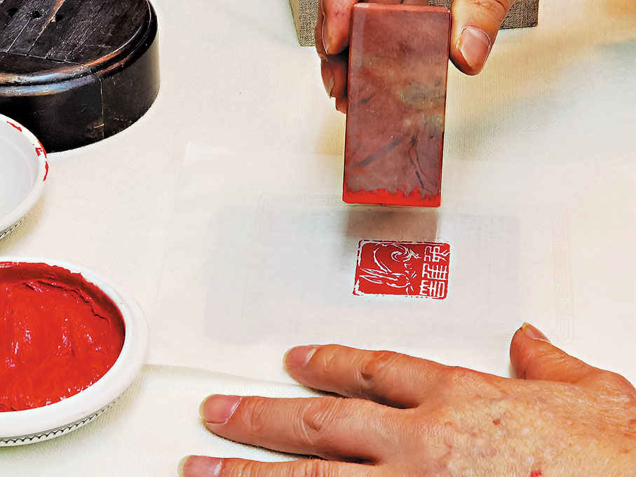 ◆李玉生治印生肖兔，冀望新的一年「兔」飛猛進、萬事如意、國泰民安。