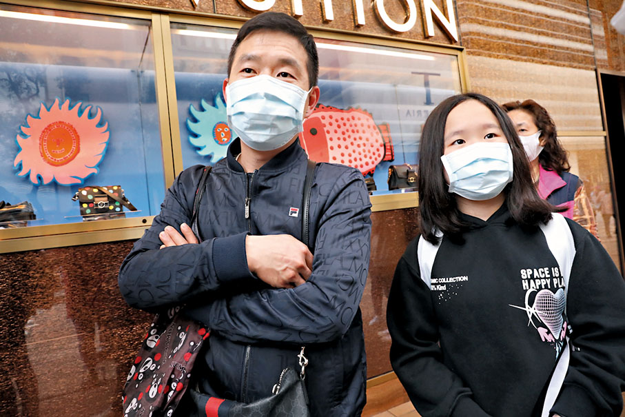 ◆ 黃先生和女兒　香港文匯報記者萬霜靈  攝