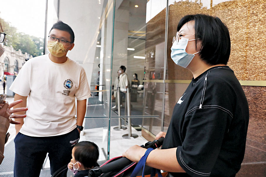 ◆ 劉太太與丈夫　香港文匯報記者萬霜靈  攝