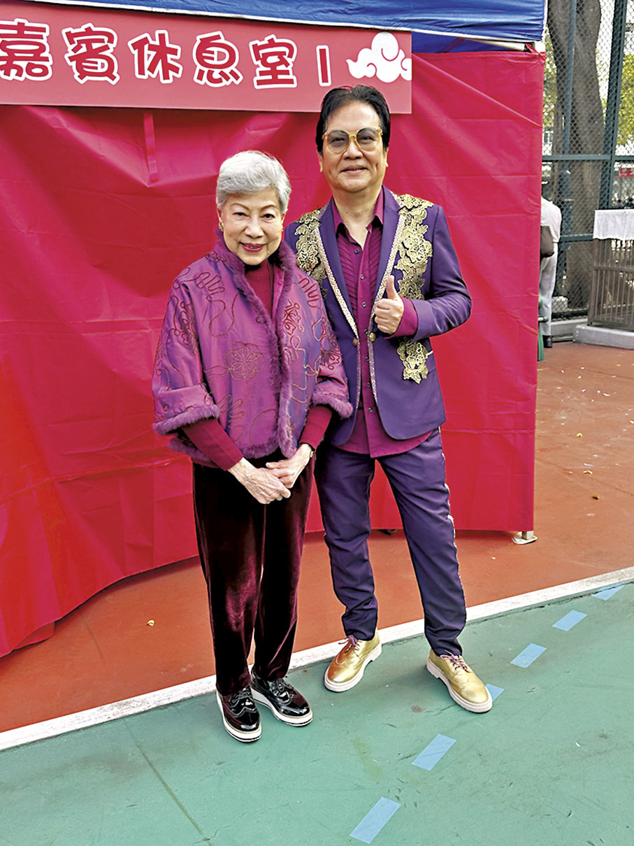 ◆羅蘭與黃韻材昨日出席賀歲活動。