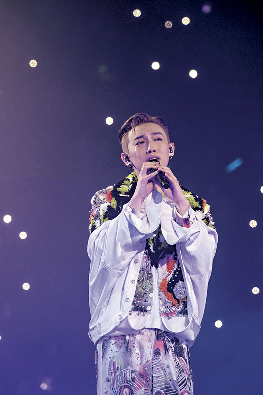 ◆張天賦邊哭邊說一直擔心很多事、壓力很大。